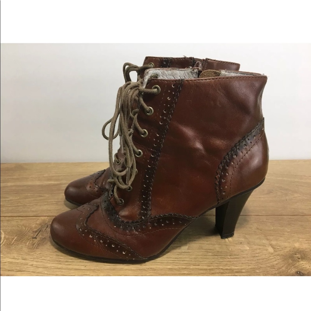 Hush Puppies Wingtip Ankle Boot Heels Size 7M -Y15 - Picture 4 of 8